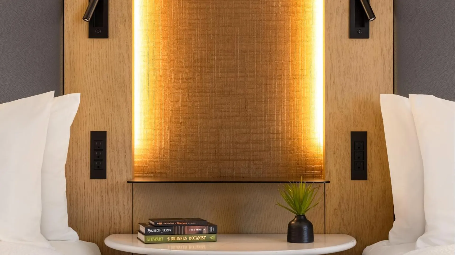 Tempo By Hilton Louisville Downtown Nulu
